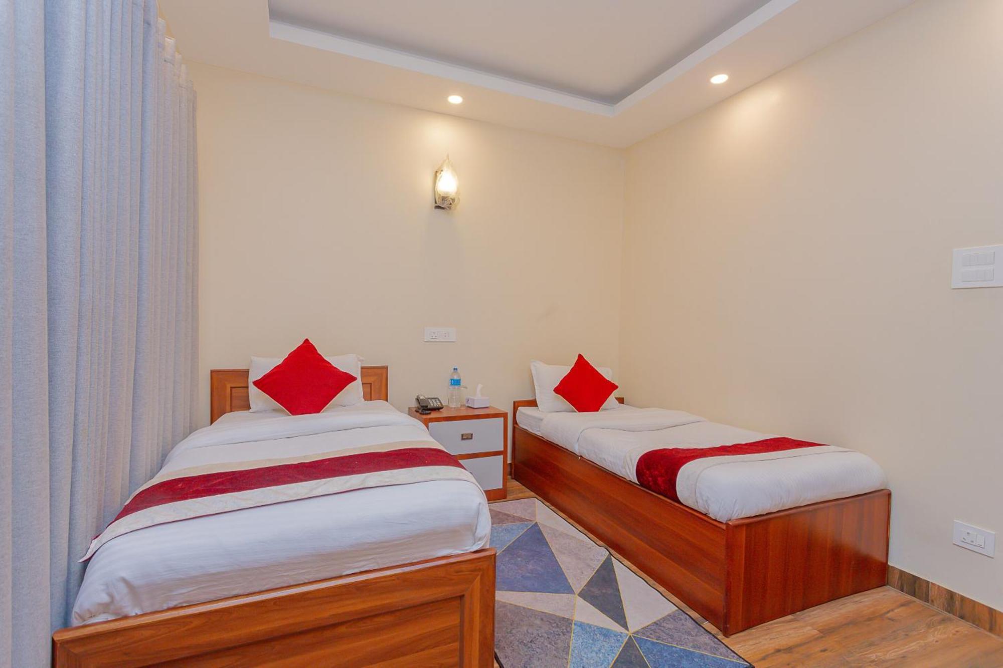 Oyo 799 Hotel Tik Tok Pvt Ltd. Katmandu Dış mekan fotoğraf