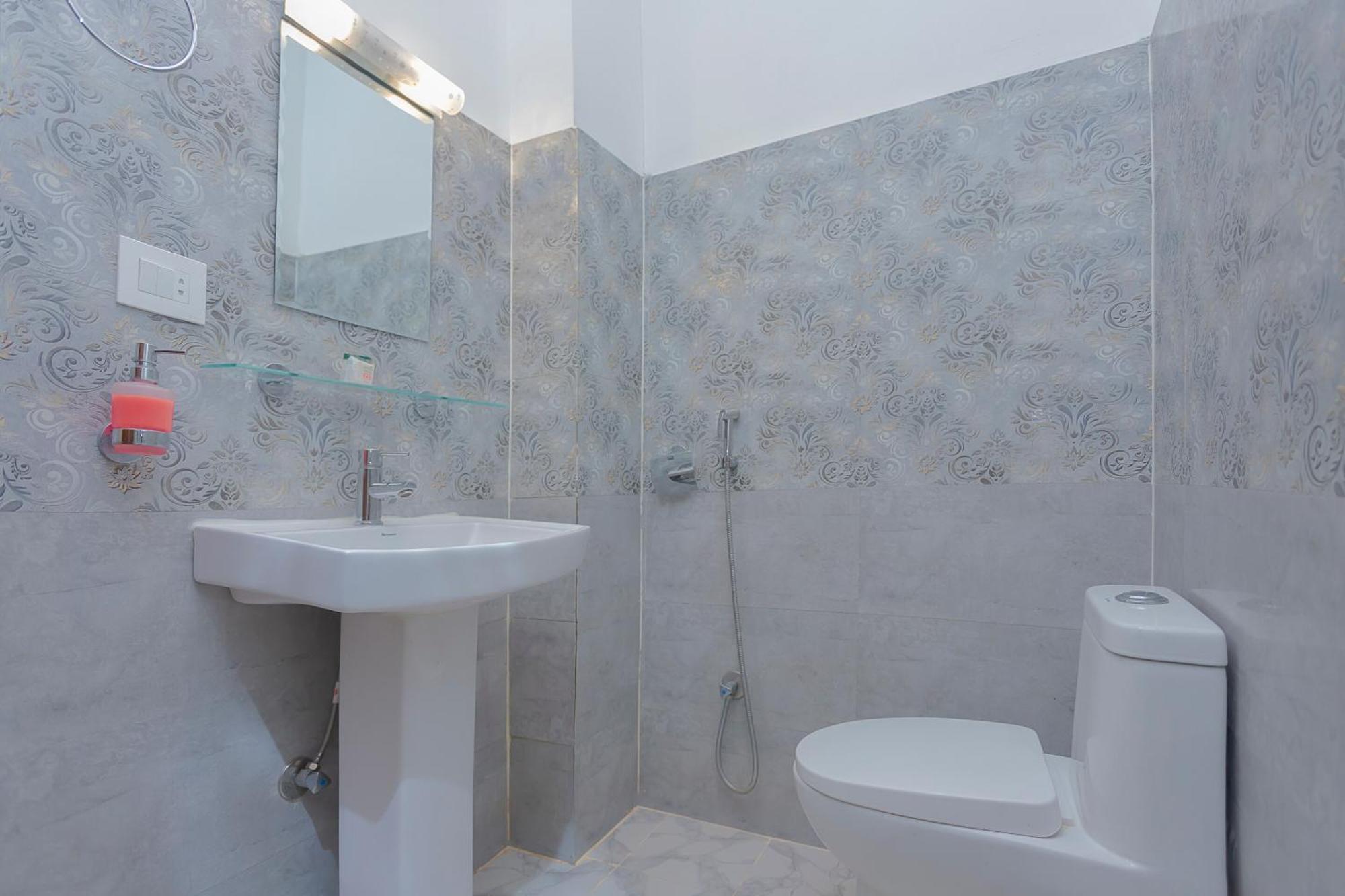 Oyo 799 Hotel Tik Tok Pvt Ltd. Katmandu Dış mekan fotoğraf